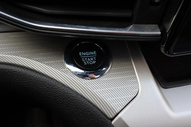 Photo of 2022 Star White Metallic Tri-Coat Ford Explorer