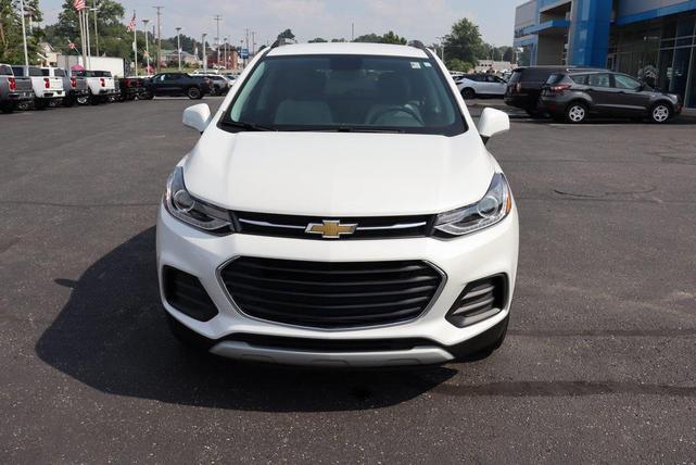 Photo of 2022 Iridescent Pearl Tricoat Chevrolet Trax