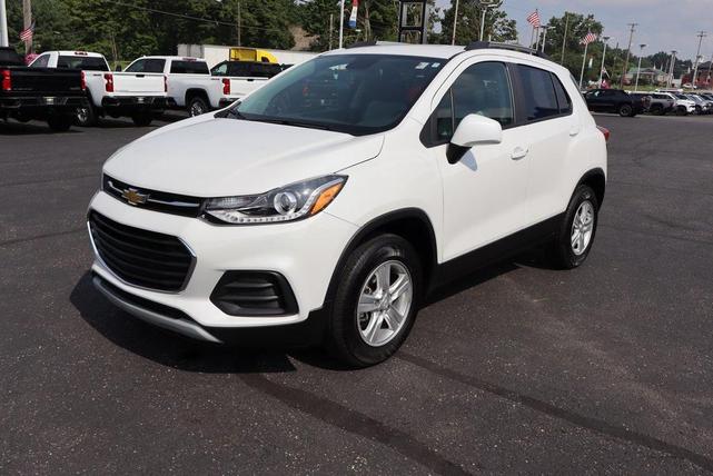 Photo of 2022 Iridescent Pearl Tricoat Chevrolet Trax