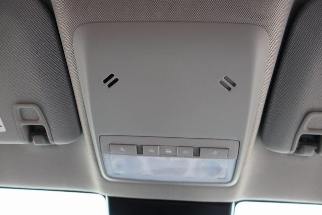 Photo of 2022 Iridescent Pearl Tricoat Chevrolet Trax