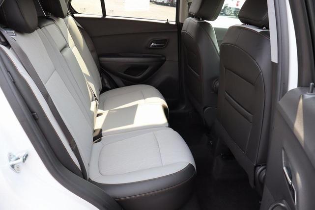 Photo of 2022 Iridescent Pearl Tricoat Chevrolet Trax