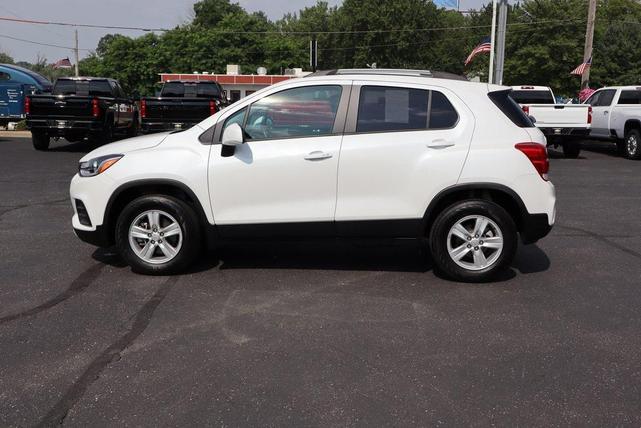 Photo of 2022 Iridescent Pearl Tricoat Chevrolet Trax