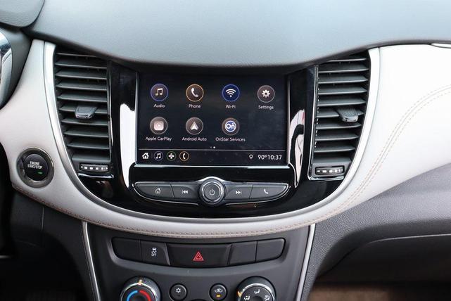 Photo of 2022 Iridescent Pearl Tricoat Chevrolet Trax
