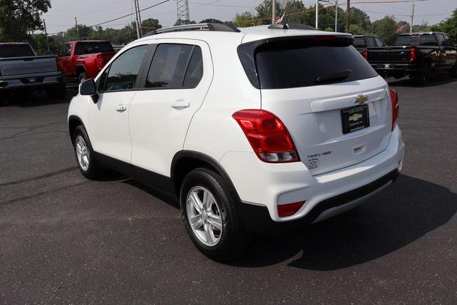Photo of 2022 Iridescent Pearl Tricoat Chevrolet Trax