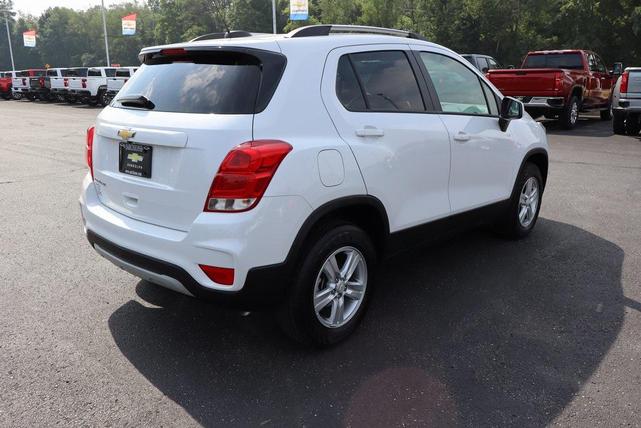 Photo of 2022 Iridescent Pearl Tricoat Chevrolet Trax