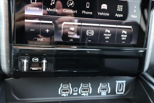 Photo of 2025 Granite Crystal Metallic Clearcoat RAM 2500
