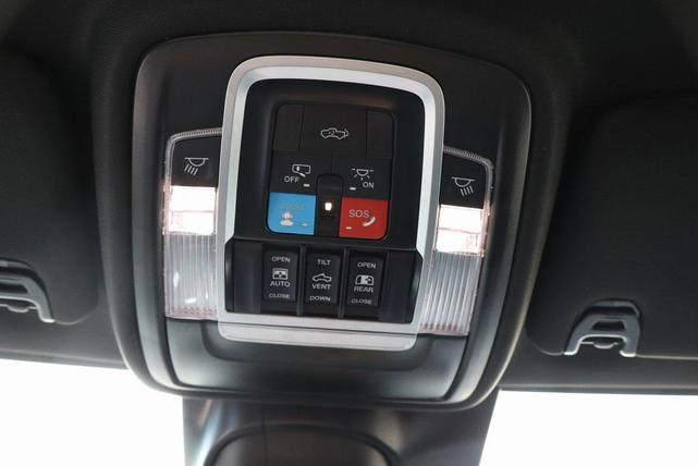 Photo of 2025 Granite Crystal Metallic Clearcoat RAM 2500