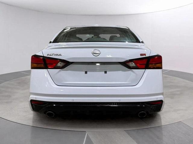 Photo of 2024 Brilliant Silver Metallic Nissan Altima