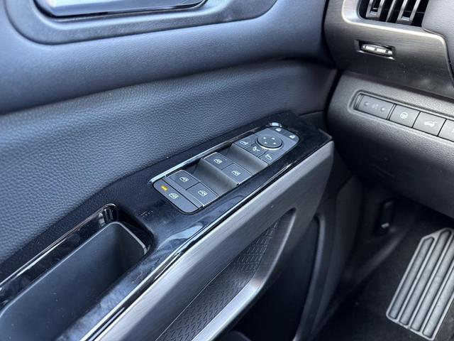 Photo of 2025 Super Black Nissan Pathfinder