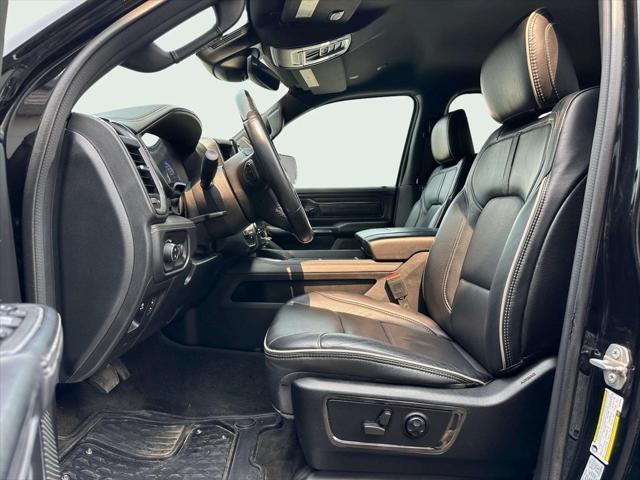 Photo of 2022 Diamond Black Crystal Pearlcoat RAM 1500
