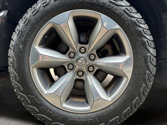 Photo of 2022 Diamond Black Crystal Pearlcoat RAM 1500