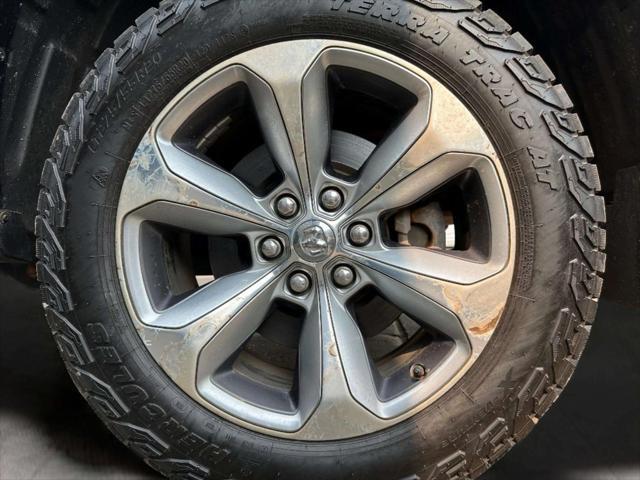 Photo of 2022 Diamond Black Crystal Pearlcoat RAM 1500