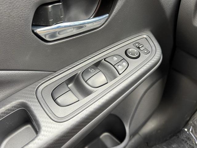Photo of 2025 Aspen White Tricoat Nissan Versa
