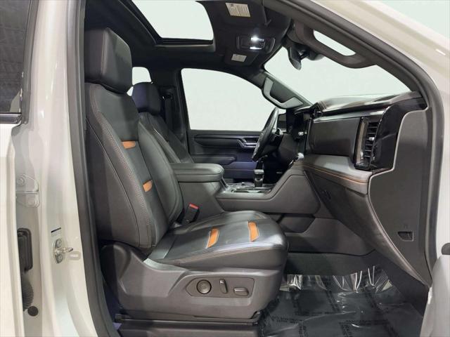 Photo of 2023 White Frost Tricoat GMC Sierra 1500