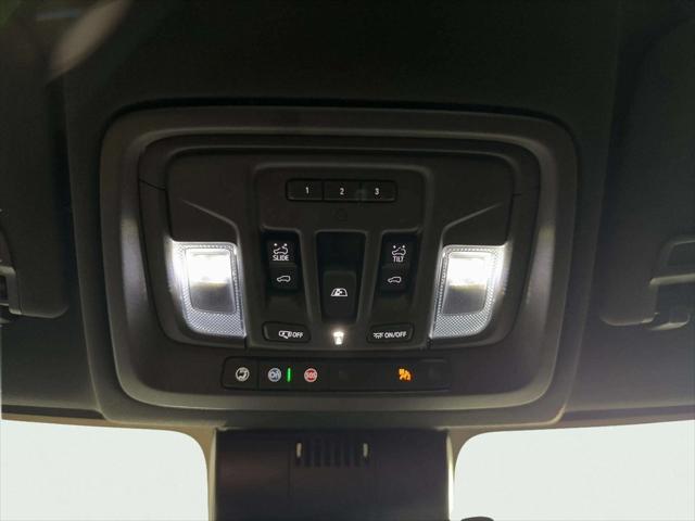 Photo of 2023 White Frost Tricoat GMC Sierra 1500