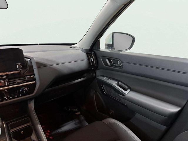 Photo of 2024 Pearl White Tricoat Nissan Pathfinder