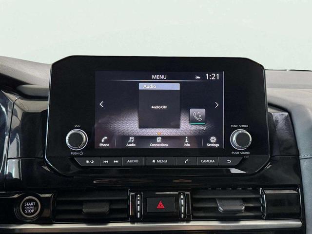 Photo of 2024 Pearl White Tricoat Nissan Pathfinder