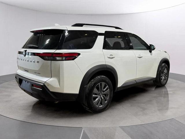 Photo of 2024 Pearl White Tricoat Nissan Pathfinder