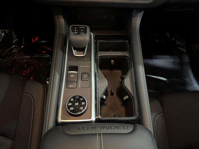 Photo of 2024 Pearl White Tricoat Nissan Pathfinder