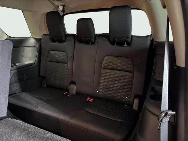 Photo of 2024 Pearl White Tricoat Nissan Pathfinder