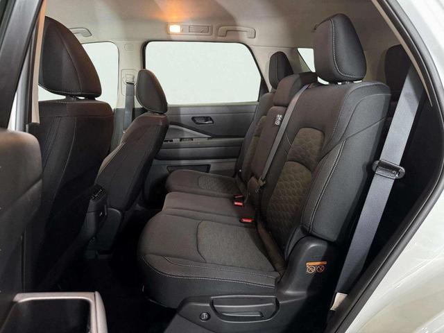 Photo of 2024 Pearl White Tricoat Nissan Pathfinder