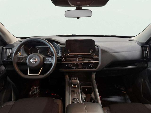 Photo of 2024 Pearl White Tricoat Nissan Pathfinder
