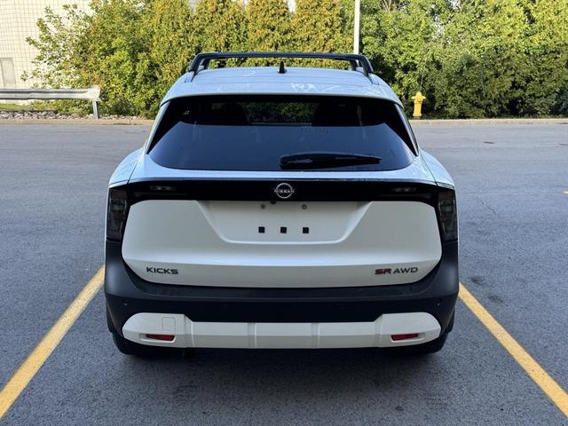 Photo of 2026 Aspen White Tricoat Nissan Kicks