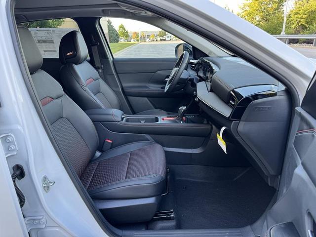 Photo of 2026 Aspen White Tricoat Nissan Kicks