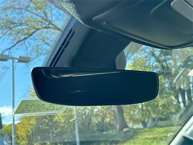 Photo of 2025 Diamond Black Crystal Pearlcoat RAM 1500
