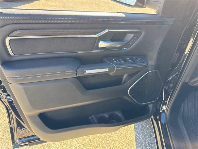 Photo of 2025 Diamond Black Crystal Pearlcoat RAM 1500