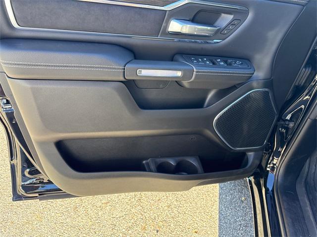 Photo of 2025 Diamond Black Crystal Pearlcoat RAM 1500