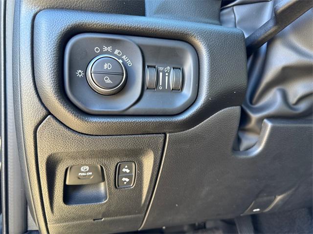 Photo of 2025 Diamond Black Crystal Pearlcoat RAM 1500