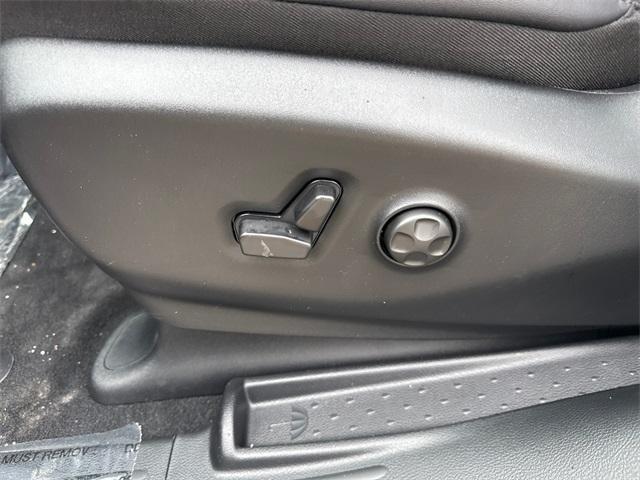 Photo of 2025 Diamond Black Crystal Pearlcoat Chrysler Pacifica