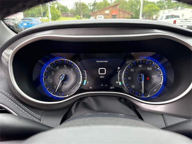Photo of 2025 Diamond Black Crystal Pearlcoat Chrysler Pacifica