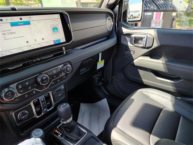 Photo of 2025 Granite Crystal Metallic Clearcoat Jeep Wrangler
