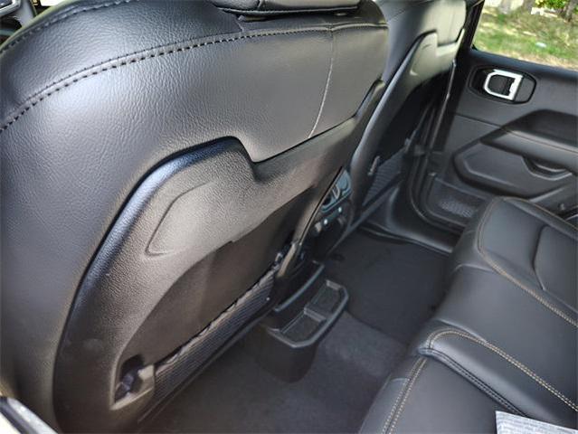 Photo of 2025 Granite Crystal Metallic Clearcoat Jeep Wrangler