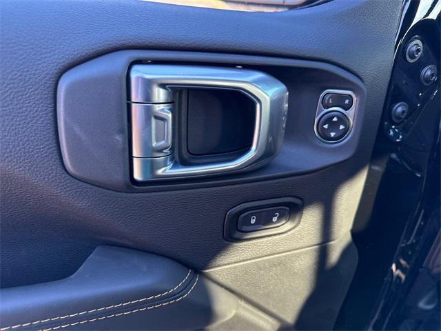 Photo of 2025 Black Clearcoat Jeep Wrangler