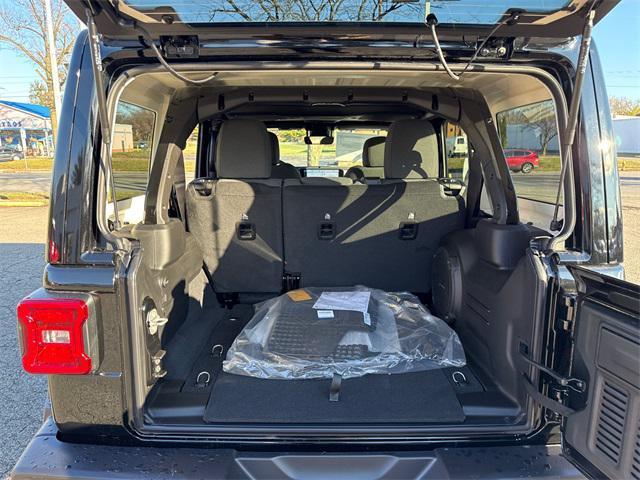 Photo of 2025 Black Clearcoat Jeep Wrangler