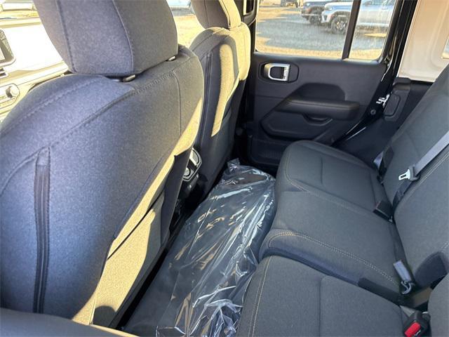 Photo of 2025 Black Clearcoat Jeep Wrangler