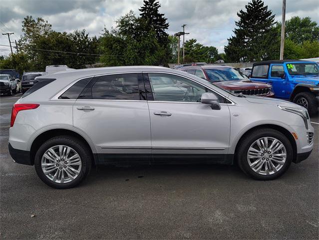 Photo of 2019 Radiant Silver Metallic Cadillac XT5