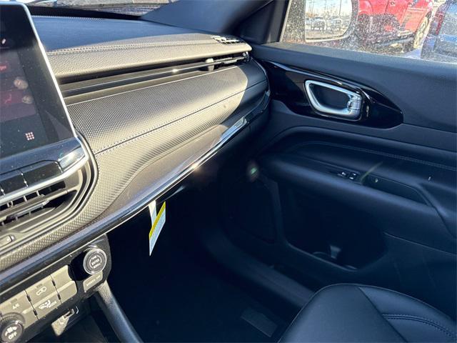 Photo of 2025 Red Hot Pearlcoat Jeep Compass