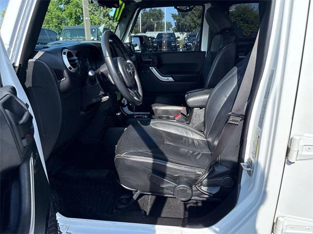 Photo of 2017 Bright White Clearcoat Jeep Wrangler Unlimited
