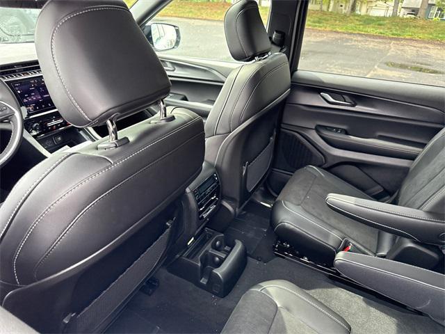 Photo of 2025 Bright White Clearcoat Jeep Grand Cherokee L