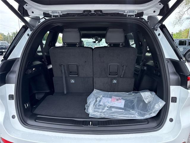 Photo of 2025 Bright White Clearcoat Jeep Grand Cherokee L