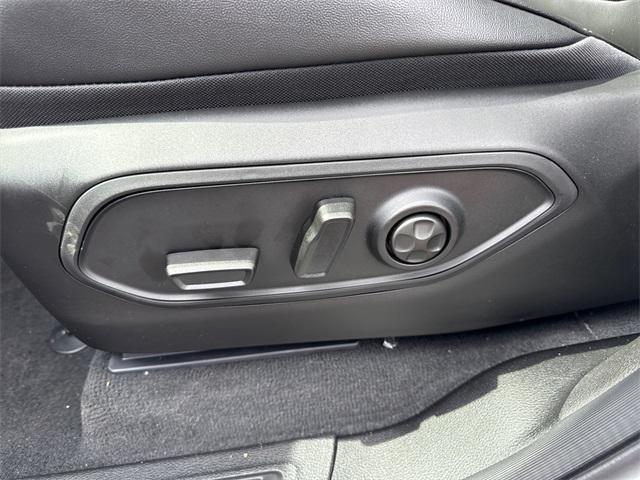 Photo of 2025 Bright White Clearcoat Jeep Grand Cherokee L