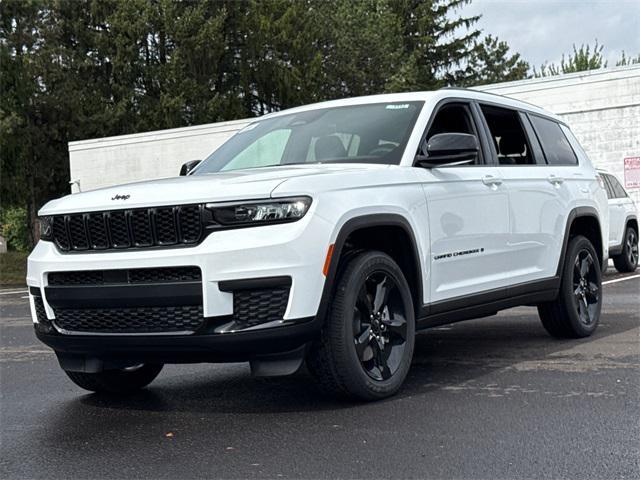 Photo of 2025 Bright White Clearcoat Jeep Grand Cherokee L