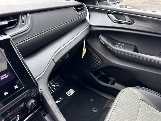 Photo of 2025 Bright White Clearcoat Jeep Grand Cherokee L