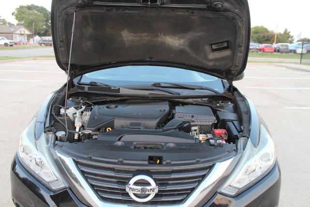 Photo of 2016 Super Black Nissan Altima