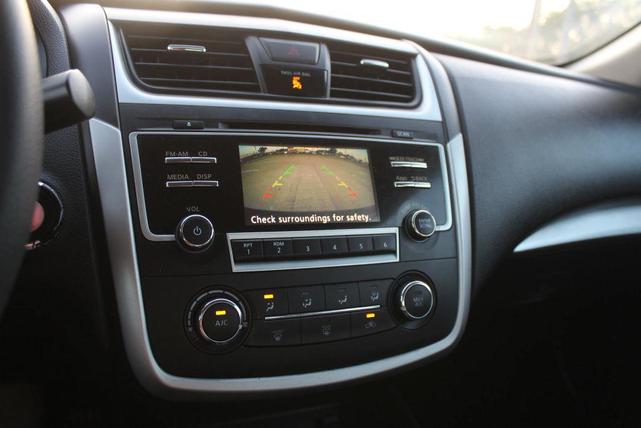 Photo of 2016 Super Black Nissan Altima