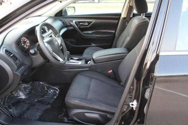 Photo of 2016 Super Black Nissan Altima
